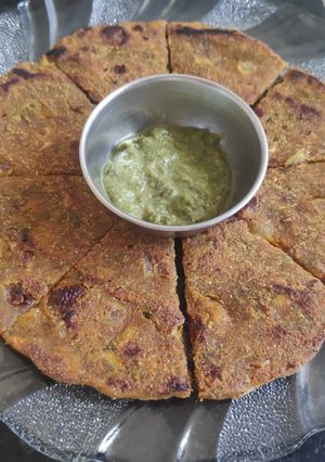 A picture of Thalipeeth😋.