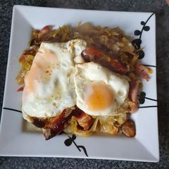 A picture of Leek Mushroom Onion fry up.