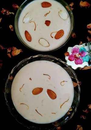 દૂધપાક(Doodh pak Recipe in Gujarati) રેસીપી મુખ્ય ફોટો