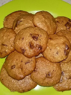 Una foto de Galletas de avena con miel y chocolate