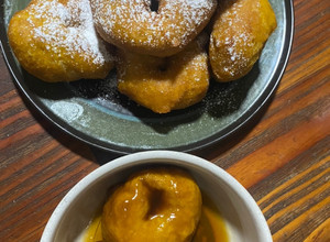 Una foto de Picarones