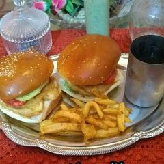 A picture of Chane_ki_daal_or_Aloo_kabab.