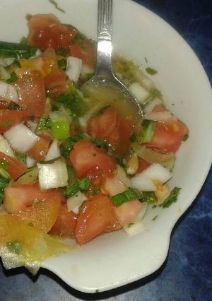 Una foto de Pebre sin ají y pebre con ají