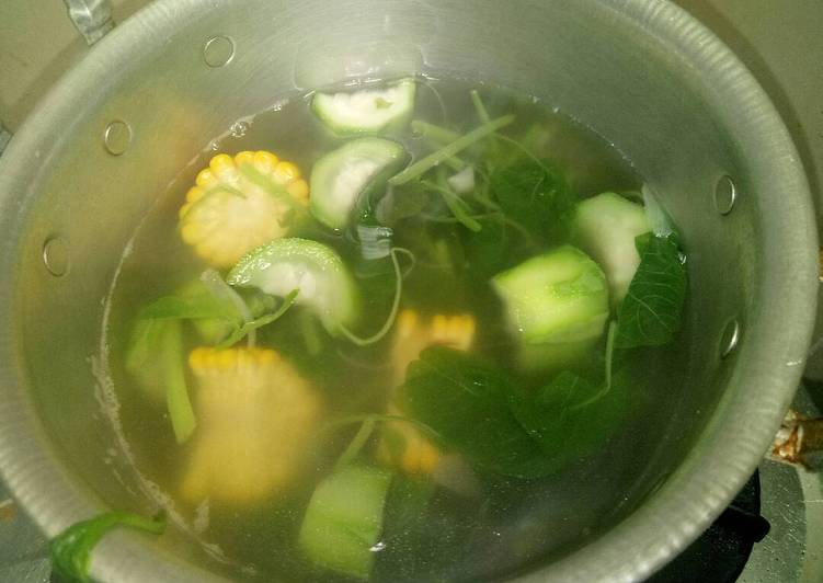 Resep: saat makan malamSayur bening bayam jagung oyong sederhana
