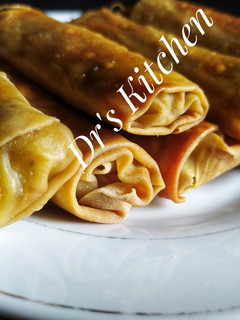 A picture of Spring rolls.