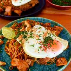 Una foto de Mie Goreng y Nasi Goreng