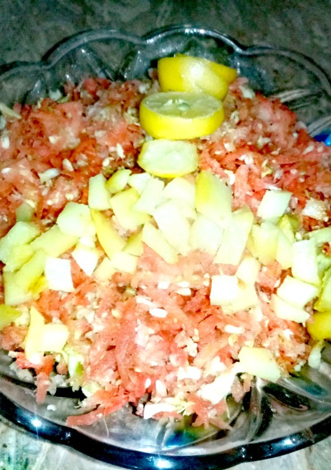 A picture of Carrots and cabbage salad.
