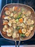 Camarones salteados con vegetales