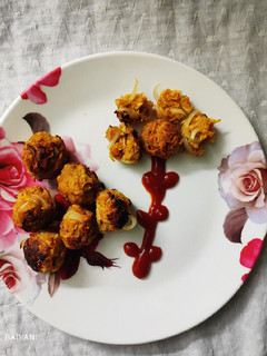 મેગી પકોડા(maggie pakoda in Gujarati) રેસીપી મુખ્ય ફોટો