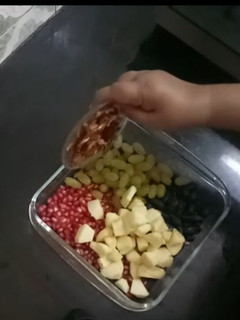 ஃப்ரூட் மிக்ஸர்(Fruit mixture recipe in tamil) செய்முறை முக்கிய புகைப்படம்