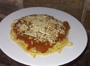Una foto de Boloñesa con carne vacuna