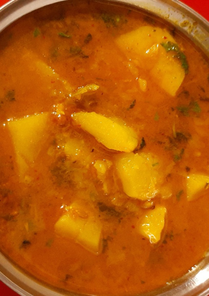 प्याज आलू की सब्जी (Pyaz aloo ki sabzi recipe in Hindi) रेसिपी मुख्य फोटो