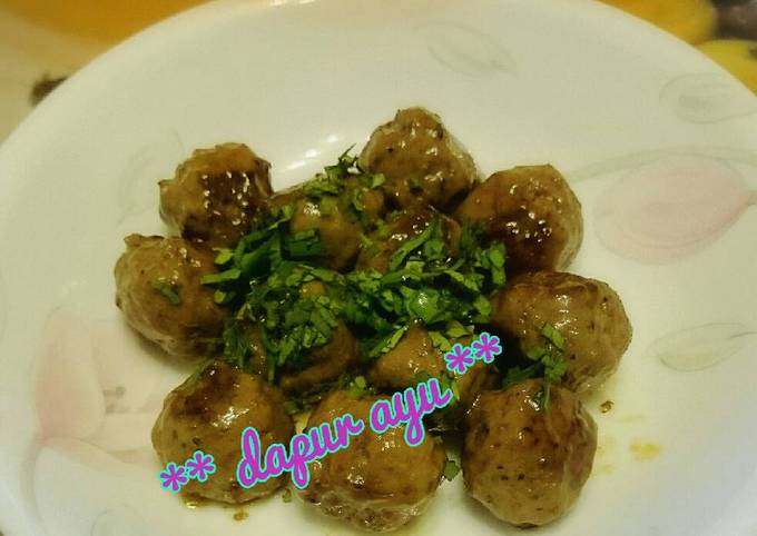 Bola" daging sapi saus tiram