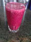 Batido nutritivo de cambur, remolacha y espinacas