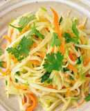 Su hào xào cà rốt và cần tây