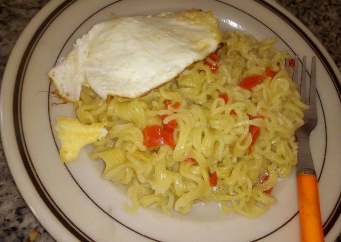 Step-by-Step Guide to Make Award-winning Noodles with sunny side up egg