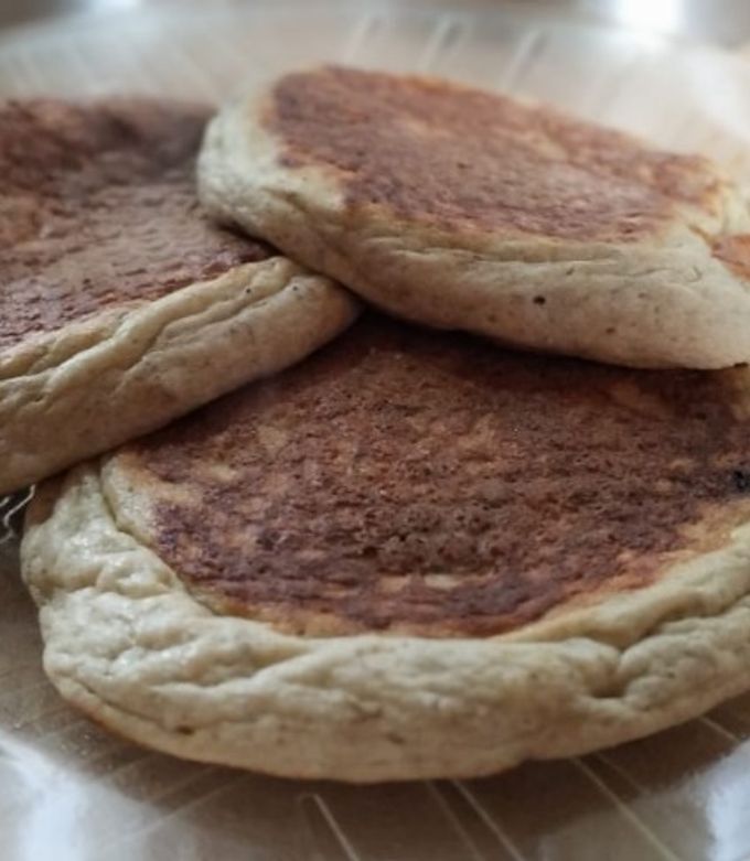 Una foto de Pancakes 🥞 de banana 🍌 con chips de chocolate 🍫