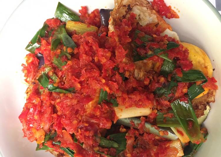 Telor ceplok balado daun bawang