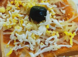 صورة لوصفة بيتزا التوست 🍕🍞اسهل بيتزا وبنينة 😋😋😋😋