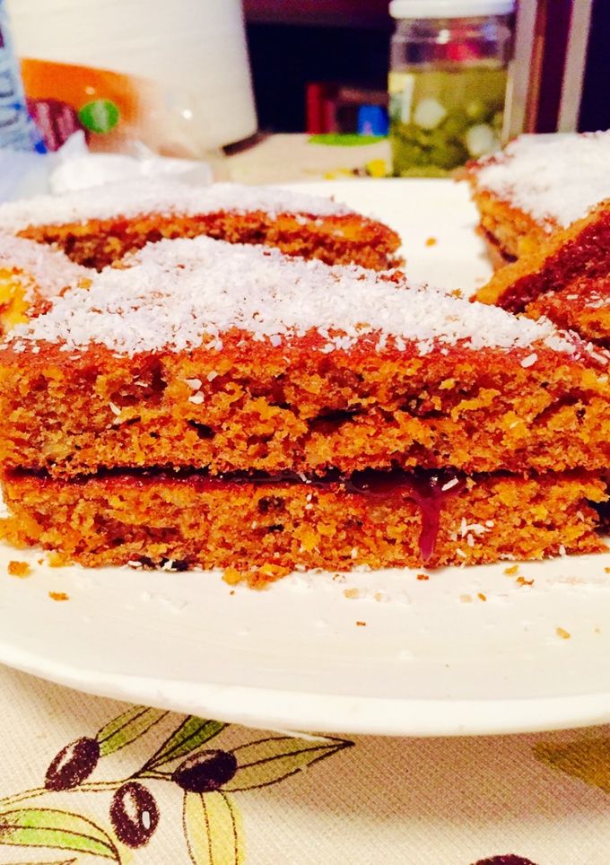 Una foto de Tarta de zanahoria rellena de chocolate light o melada con cremita