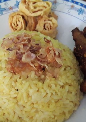 Foto resep Nasi kuning 🍚🍚 rice cooker No Ribet
