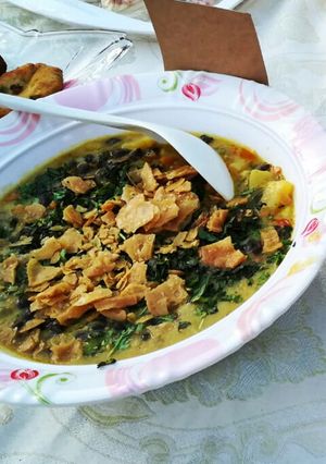 A picture of Memoni Curry cholay.