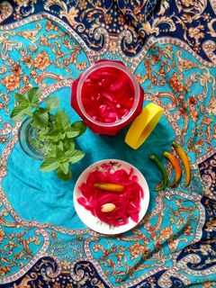 عکسی از دستور ترشی پیاز قرمز 🧅