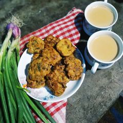 Green onion pakoda A picture of Green onion pakoda.