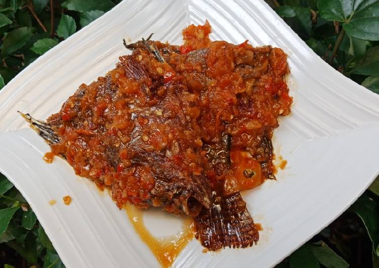 Ikan nila geprek sambal bawang
