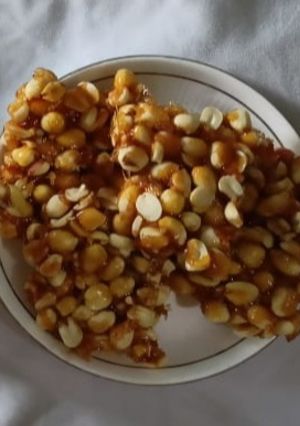 पिनट चिक्की (peanut chikki recipe in Hindi) रेसिपी मुख्य फोटो
