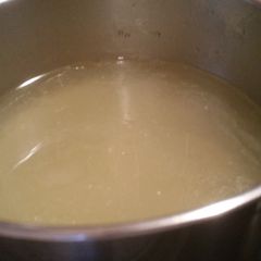A picture of Chicken stock.