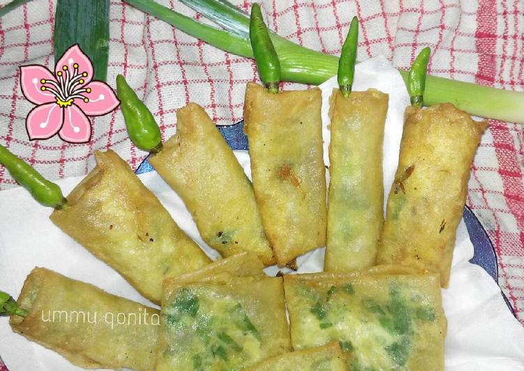 Martabak lipat, gulung daun bawang & tongkol