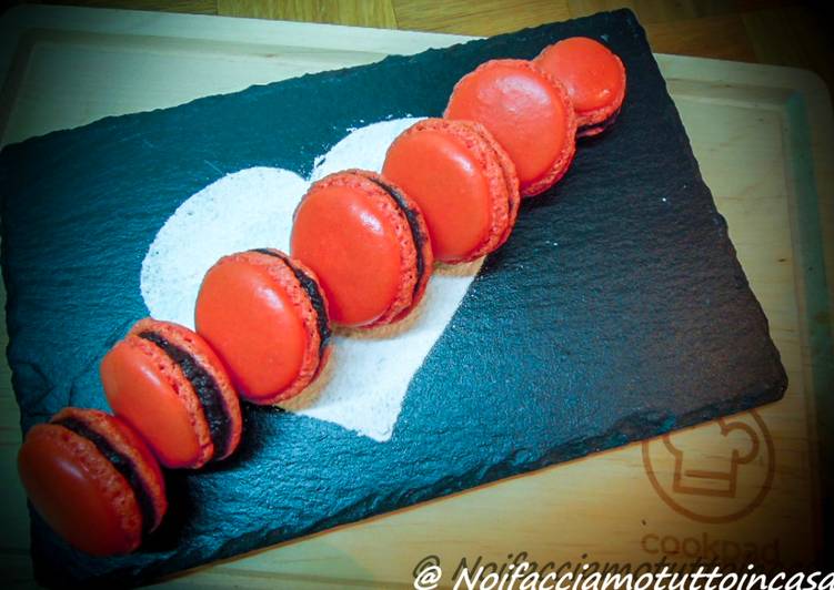 Recetta di Favorite Macarons con Ganache al Cioccolato Fondente Piccante