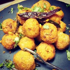 A picture of Steamed Sooji Balls/ Rava Balls.
