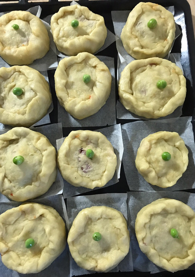 Una foto de Panades mallorquines de carn y pèsols
