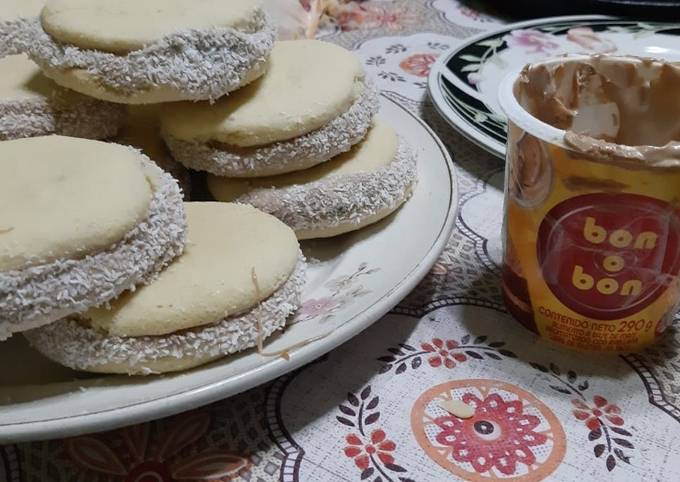 Alfajores De Maizena Con BON O BON Receta De Christian Silvestre- Cookpad