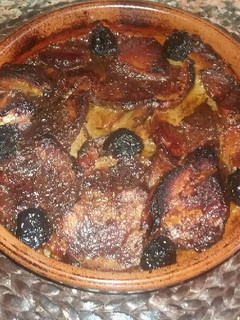 Una foto de Lomo asado con ciruelas