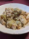 Arroz salteado con pulpo y alcachofas baby
