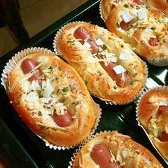 Roti Sosis Sapi Empuk sampai 3 hari,kesukaan kita ;) - Sausage hotdog bun-レシピのメイン写真