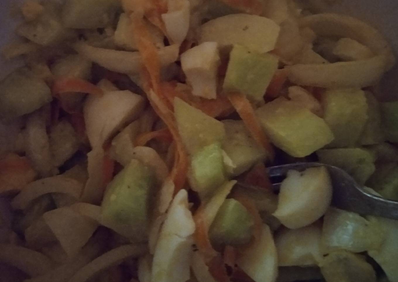 Ensalada rápida y sana.🧅🥕🥒🥚🥗