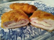 Una foto de pechugas de pollo rellenas