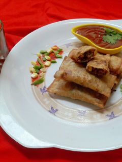 વેજ. સ્પ્રિંગ રોલ (Veg. Spring rolls recipe in Gujarati) રેસીપી મુખ્ય ફોટો