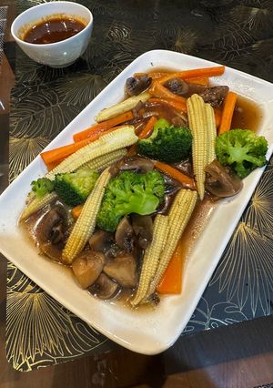A picture of Thai Stir Fry Vegetables - Pad Pak Rum mit - Yummmeeee.