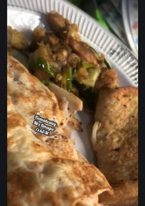 A picture of Fried bread with potato naggish.
