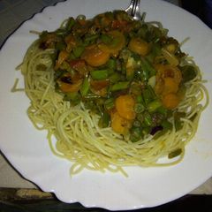 Spaghetti with stir fried French beans A picture of Spaghetti with stir fried French beans.
