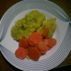 A picture of Pumpkin and boiled carrots.