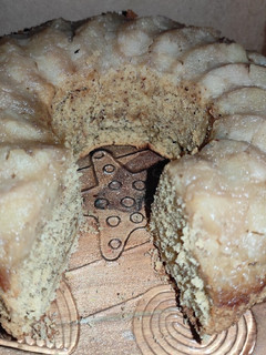 Una foto de Torta invertida de peras sin gluten