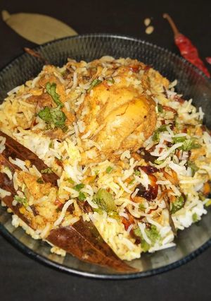 चिकन बिरयानी (chicken biryani recipe in Hindi) रेसिपी मुख्य फोटो