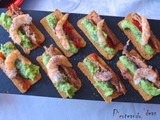 Aperitivo de guacamole con caballa