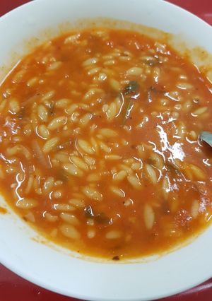 صورة لوصفة شوربة لسان العصفور بنكهة ورق عنب 😍😋